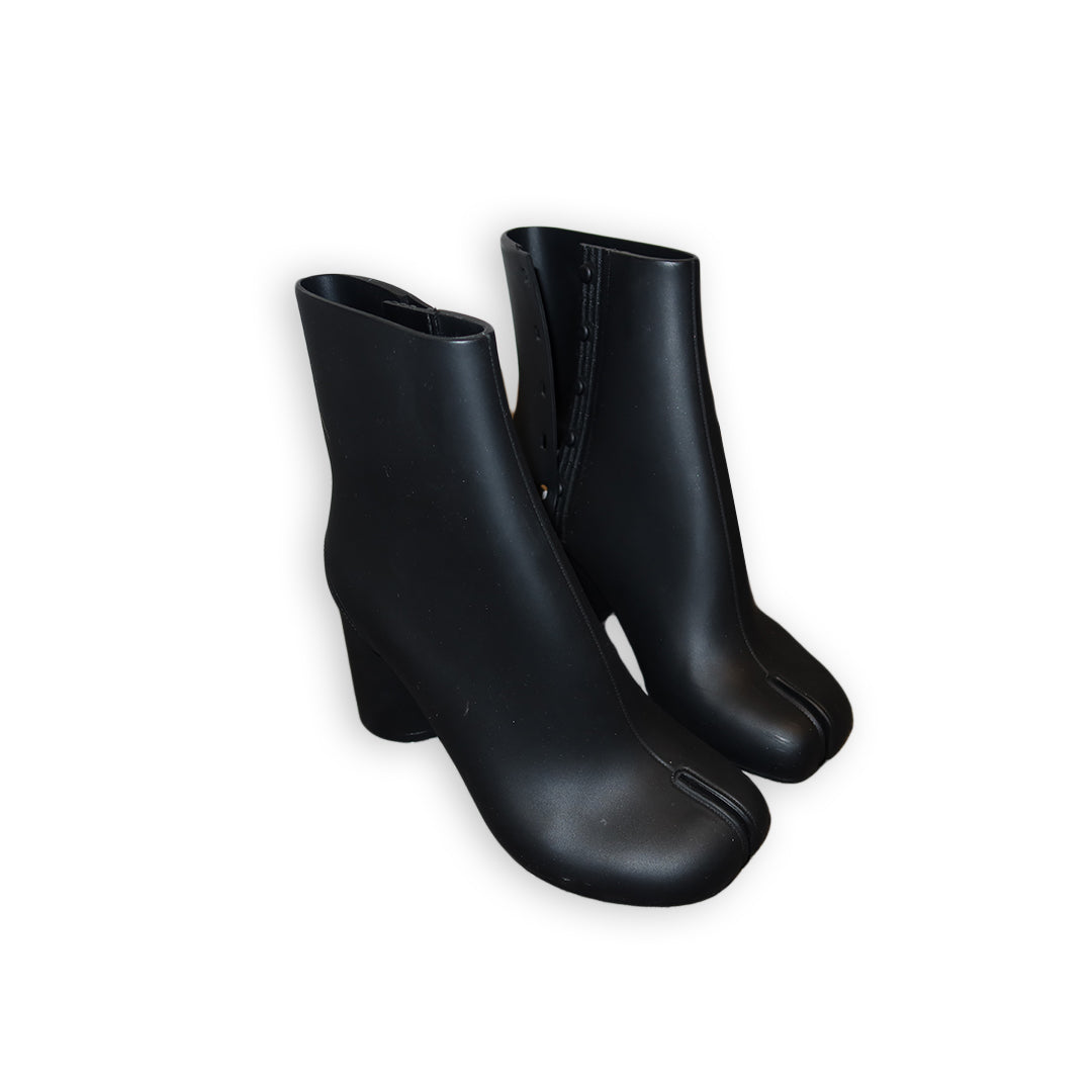 Maison Margiela Black Tabi Ankle Boots – Size 8 – Meredith Marks